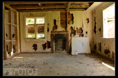 I sneaked into the old house.